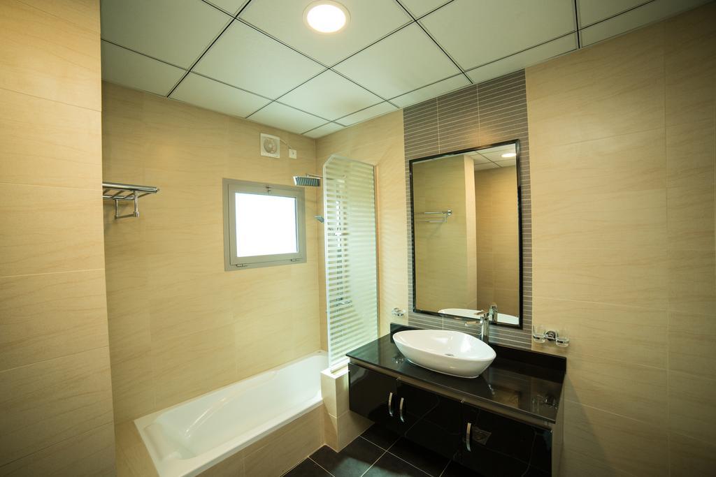 Golden Rose Luxury Suites Manama Exterior photo